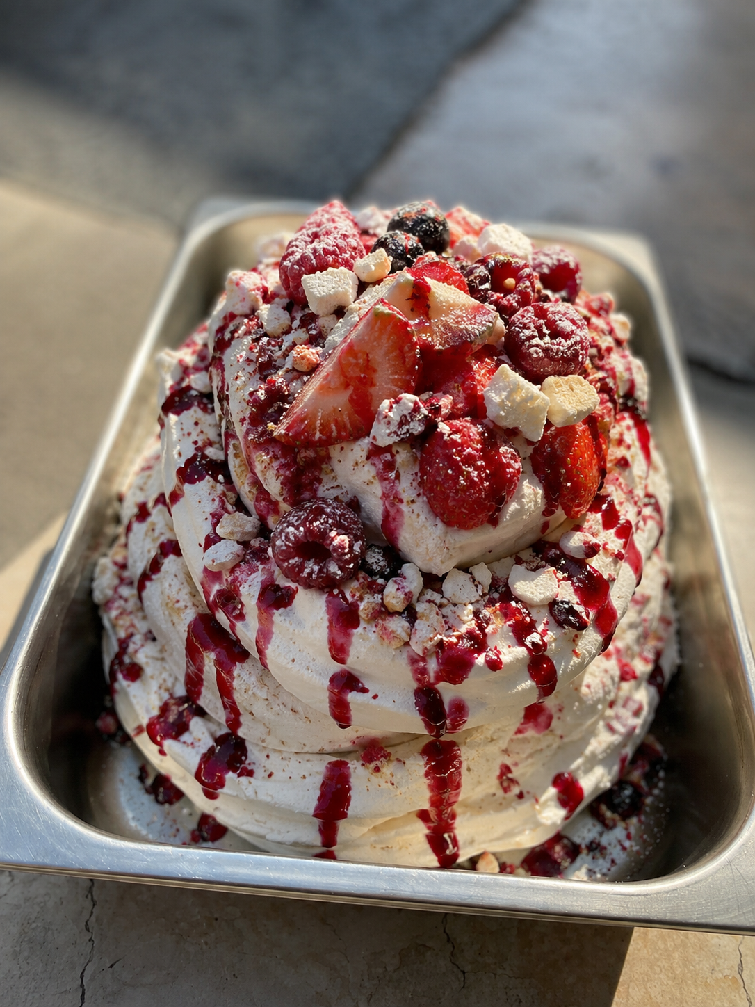 Gelato Pavlova: meringa, crema alla vaniglia e lamponi