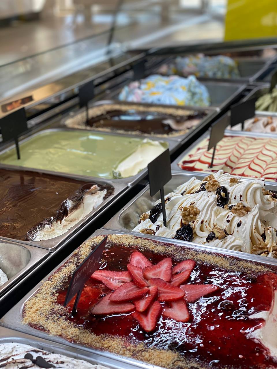 Il banco della Gelateria Ponte Pietra